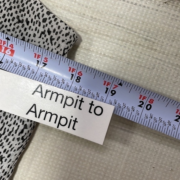 CAbi Tank Top Blouse Flutter 5359 White Black Small - Picture 9 of 12